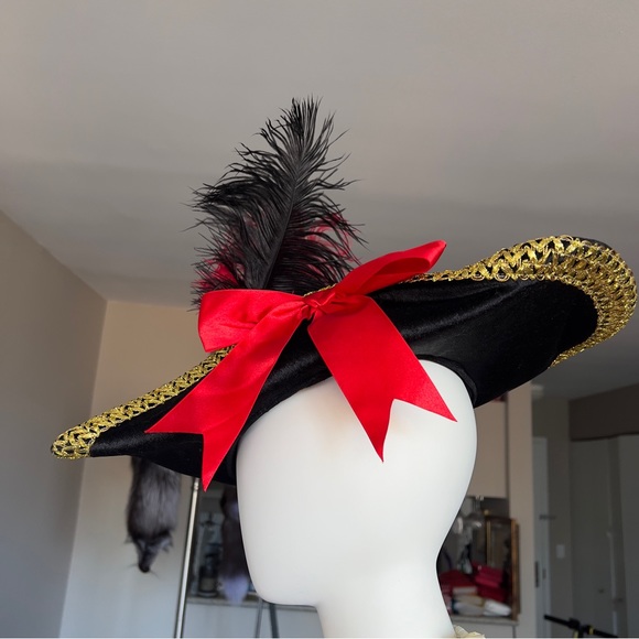 Sexy Pirate HALLOWEEN Costume SizeS Extra 2 Double Skirts included + Hat + Sword - Picture 8 of 13